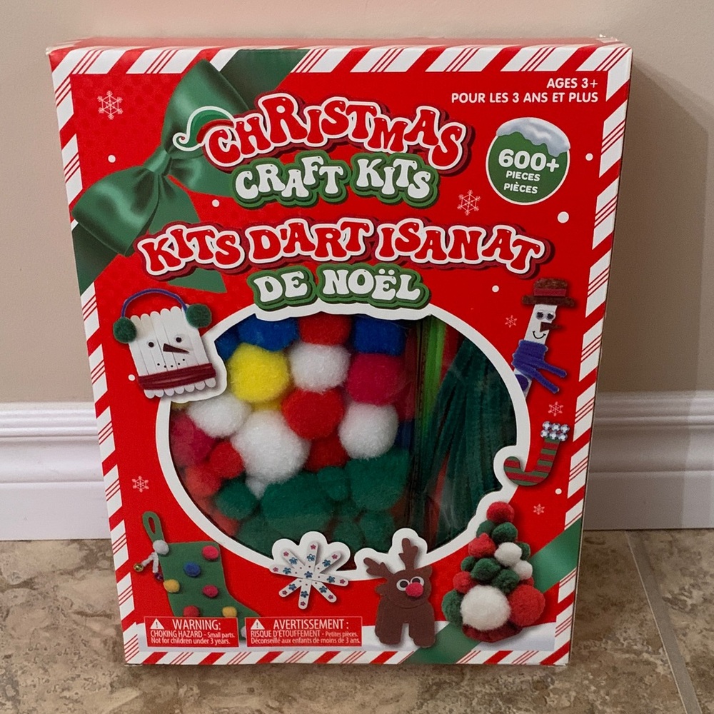 Christmas NEW Craft Kids Kit 600 piece bells Pom poms stickers paper glue felt